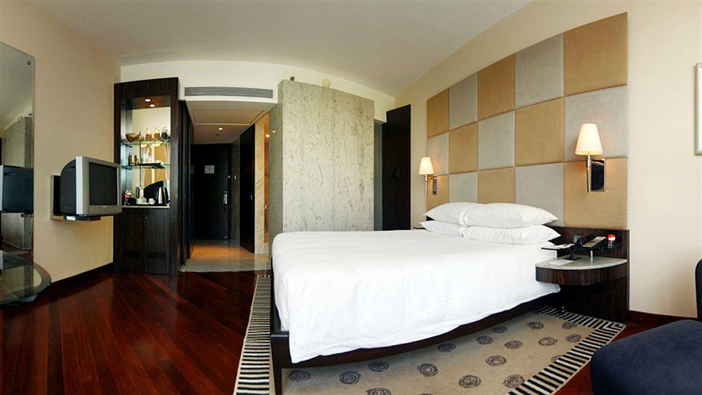 فندق حياة ريجنسي مومباي المظهر الخارجي الصورة A room at the hotel