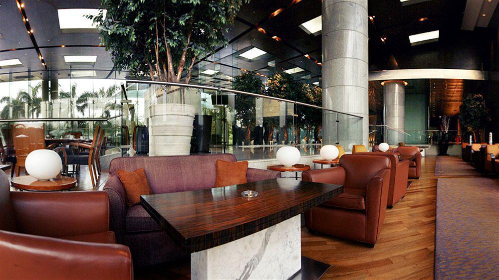 فندق حياة ريجنسي مومباي المظهر الخارجي الصورة The interior of the lounge